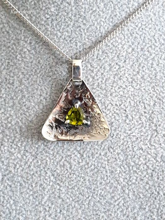 Wisiorek Srebro 925 Naturalny Peridot Handmade