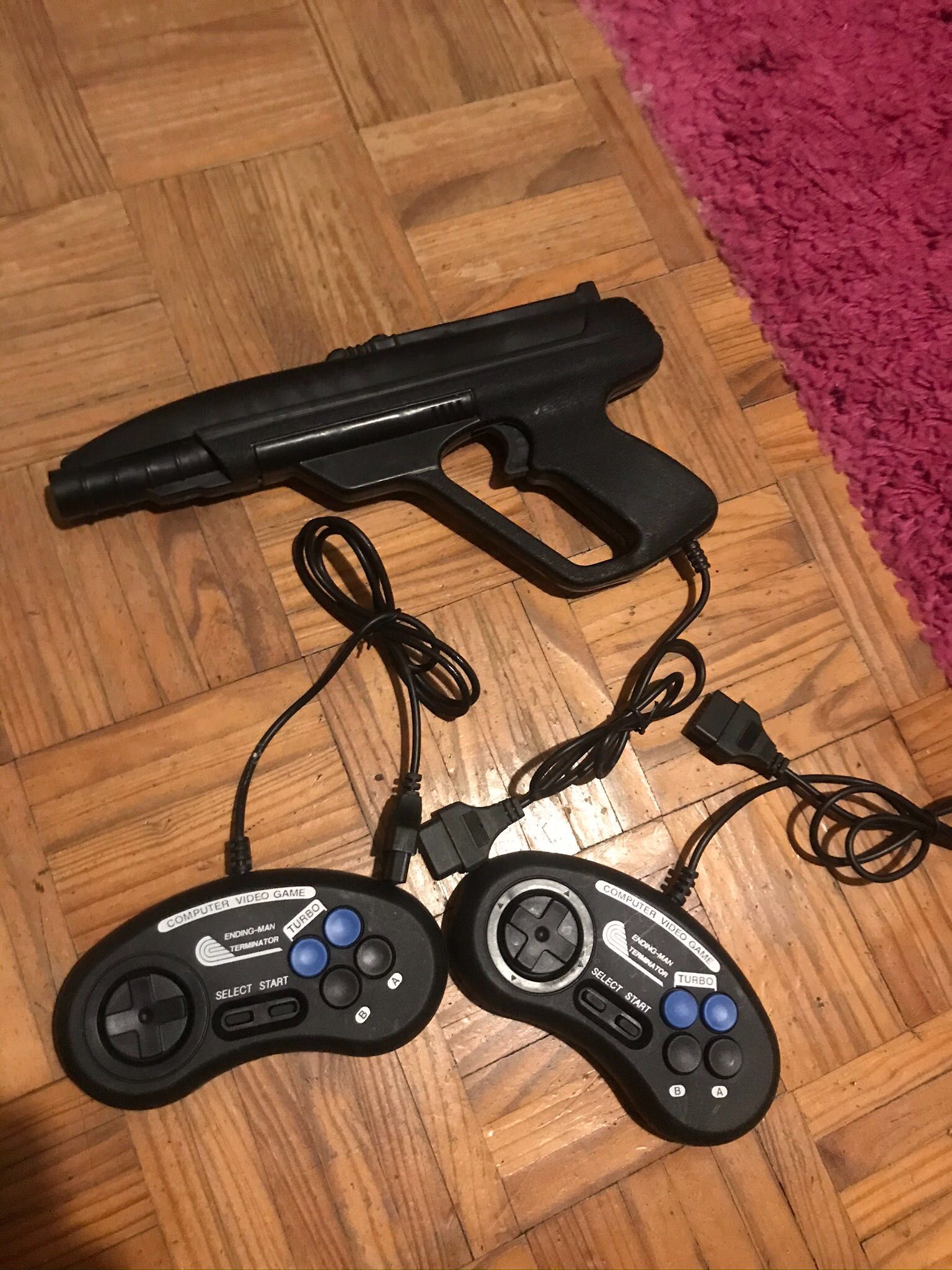 2 comandos + Pistola antigos para consola Terminator