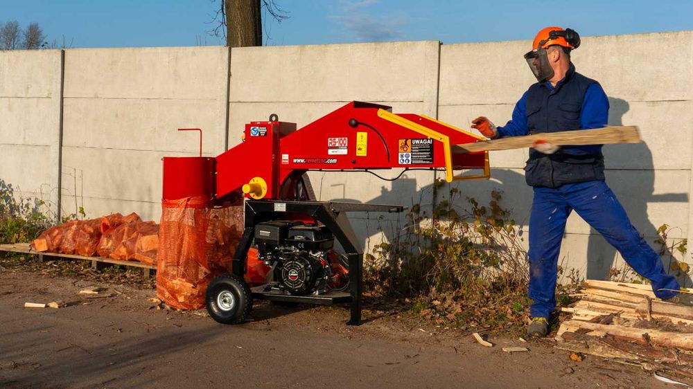Rębak spalinowy REMET RS-100 == rozdrabniacz do sadu ogrodu == 100%PL