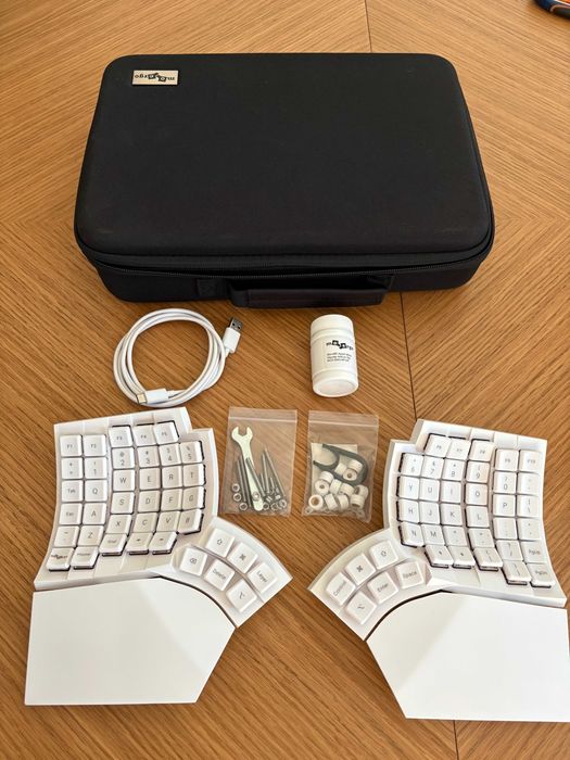 Klawiatura ergonomiczna Glove 80 - bezprzewodowa, biała