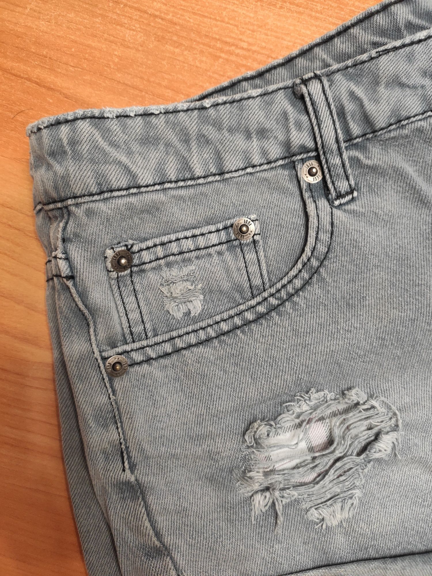 Сірі джинсові шорти