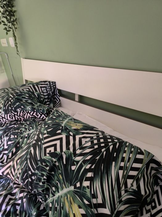 Cama+colchão+mesas cabeceira