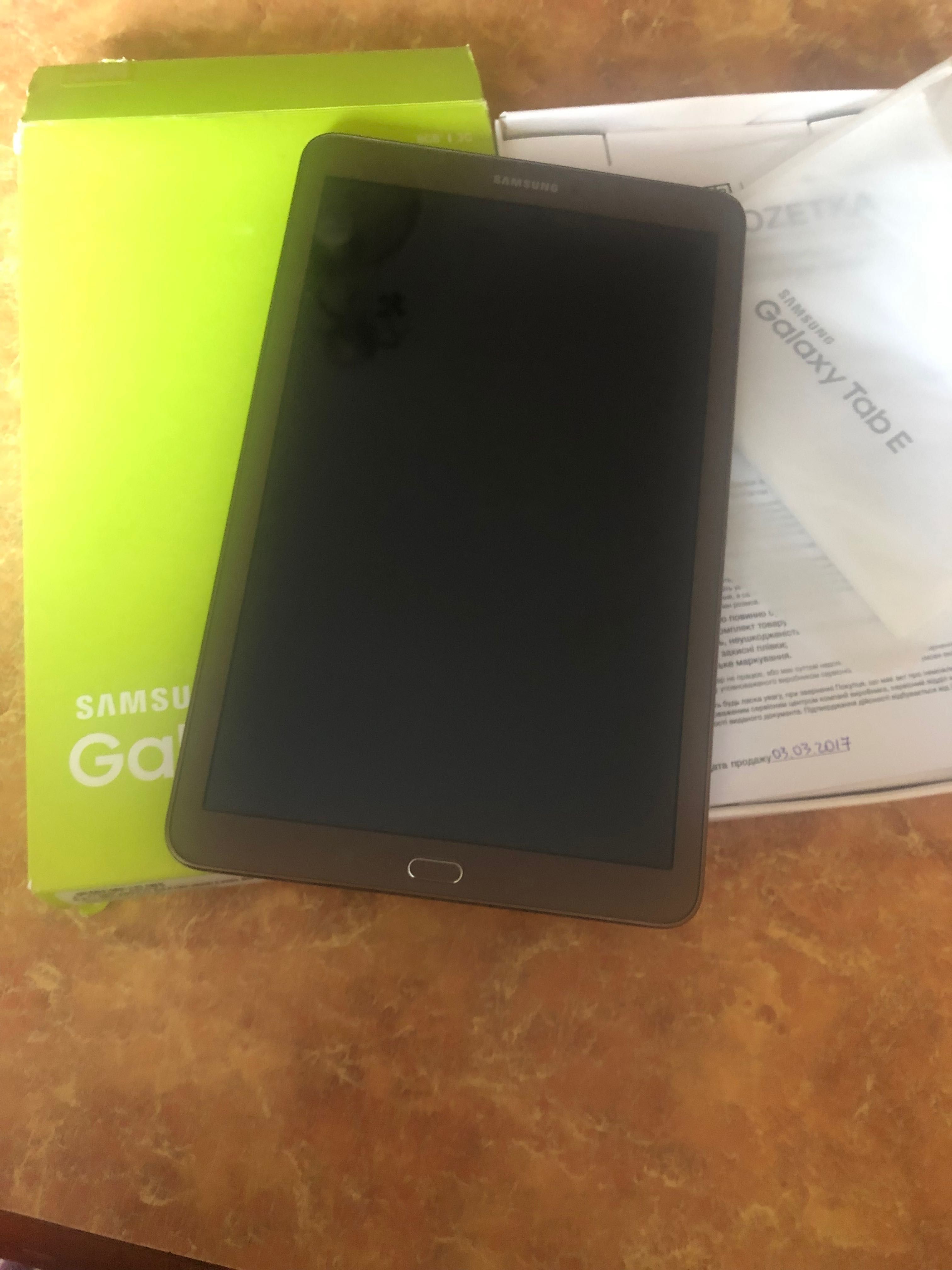 Планшет Samsung Galaxy Tab E sm-T571