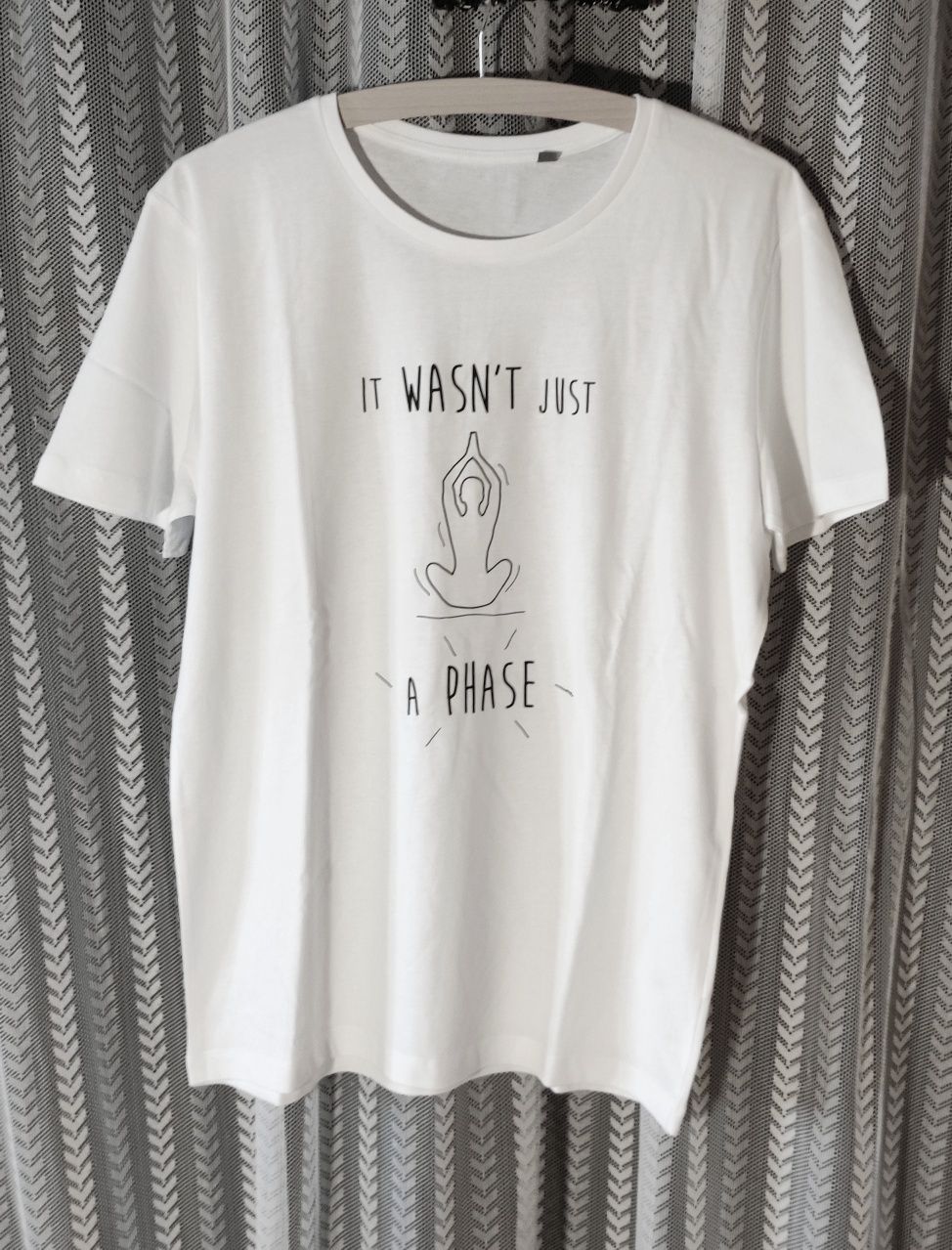 T-shirts "Não Era Apenas Uma Fase" brancas II