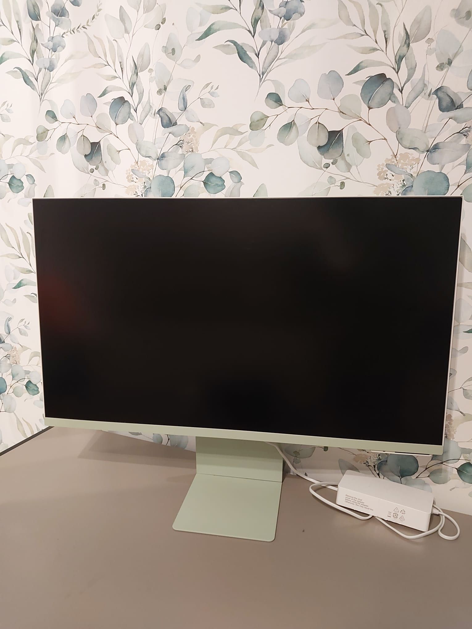 Samsung M8 smart monitor