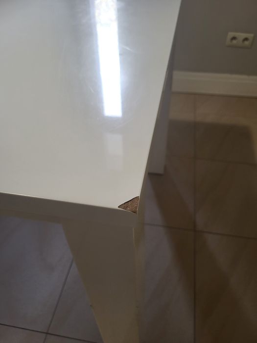 Lakierowany stół rozkladany bialy