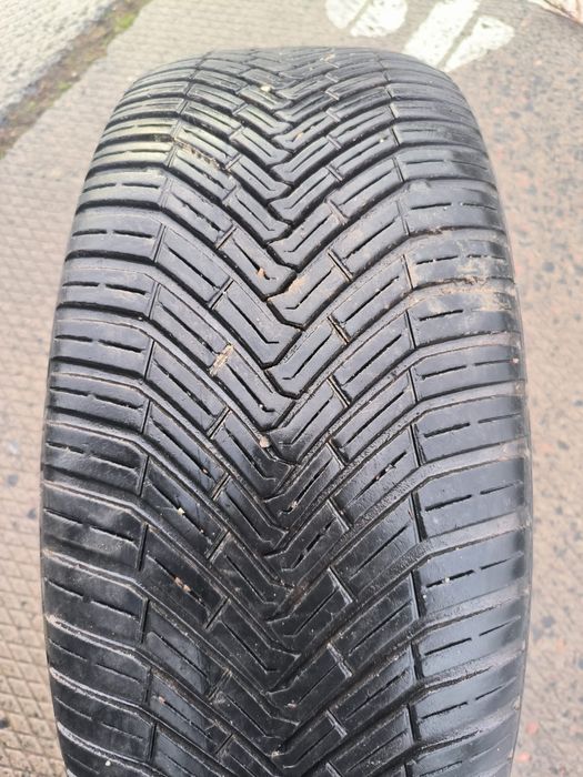 Continental AllSeasonContact 235/45 R20