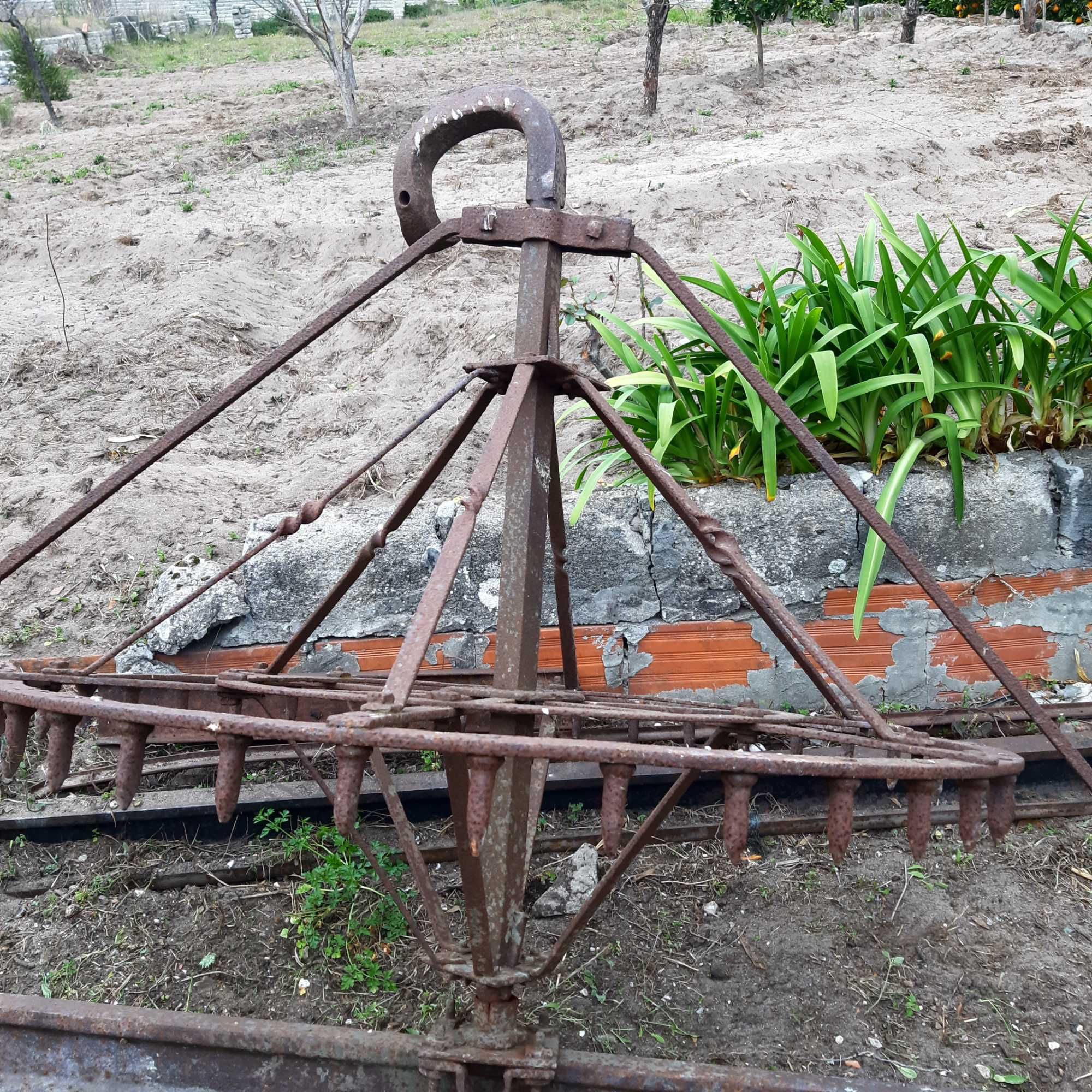 Engenho de poço em ferro antigo