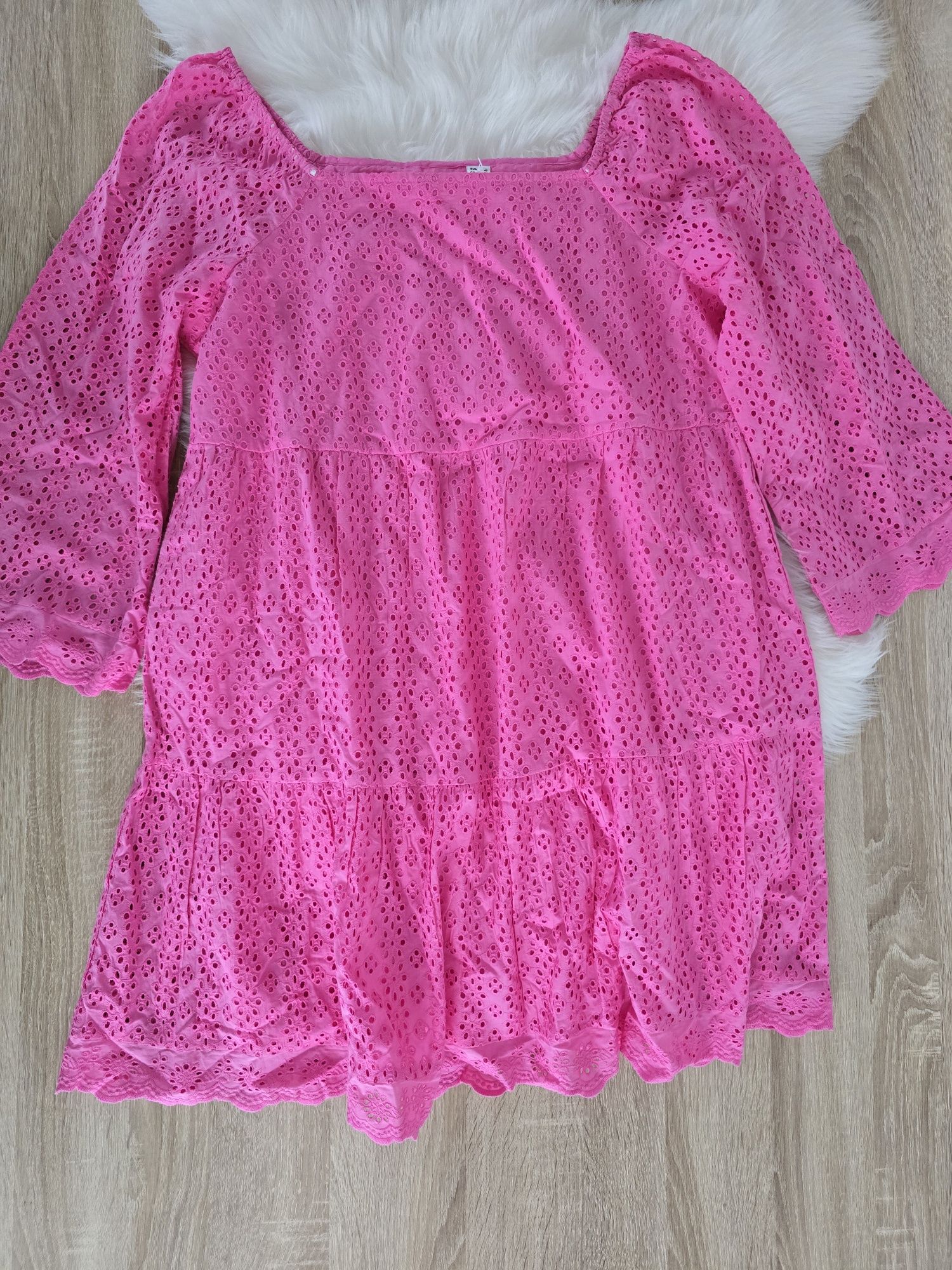 Sukienka ażurowa boho pink