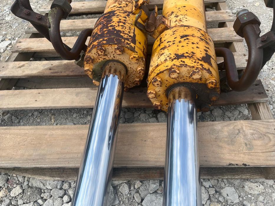 Siłowniki hydrauliczne z ładowarki