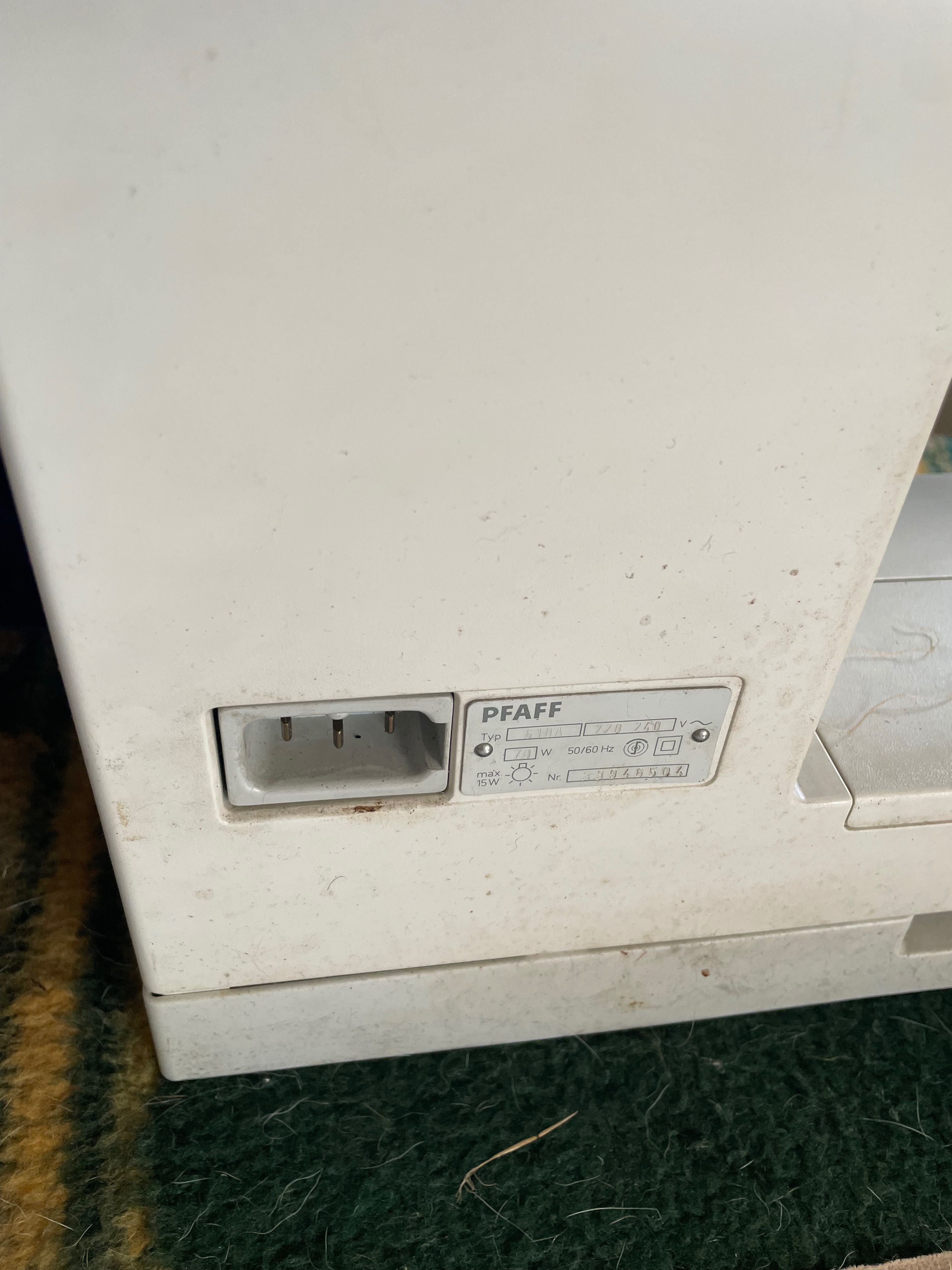 Máquina de Costura PFAFF tipmatic 6120