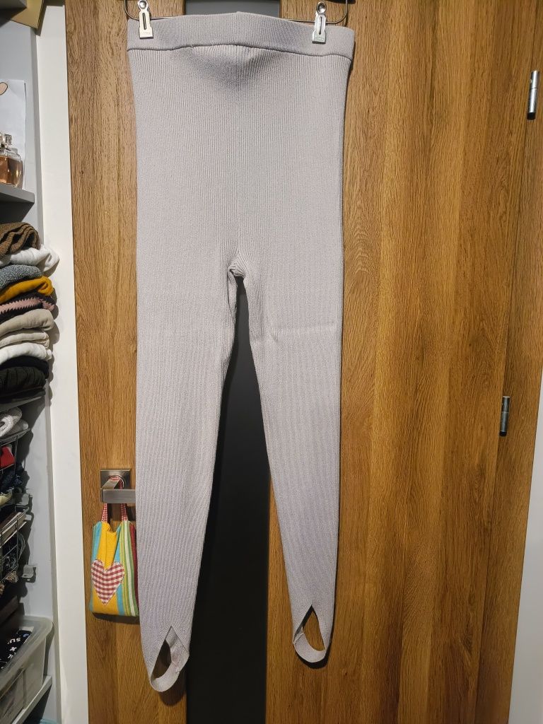 Prążkowane legginsy z paskiem pod stopą h&m L
