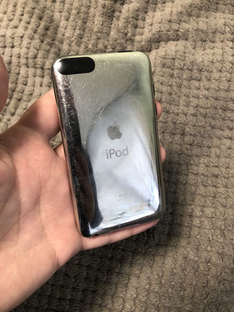 Продам iPod touch 2gen 8gb