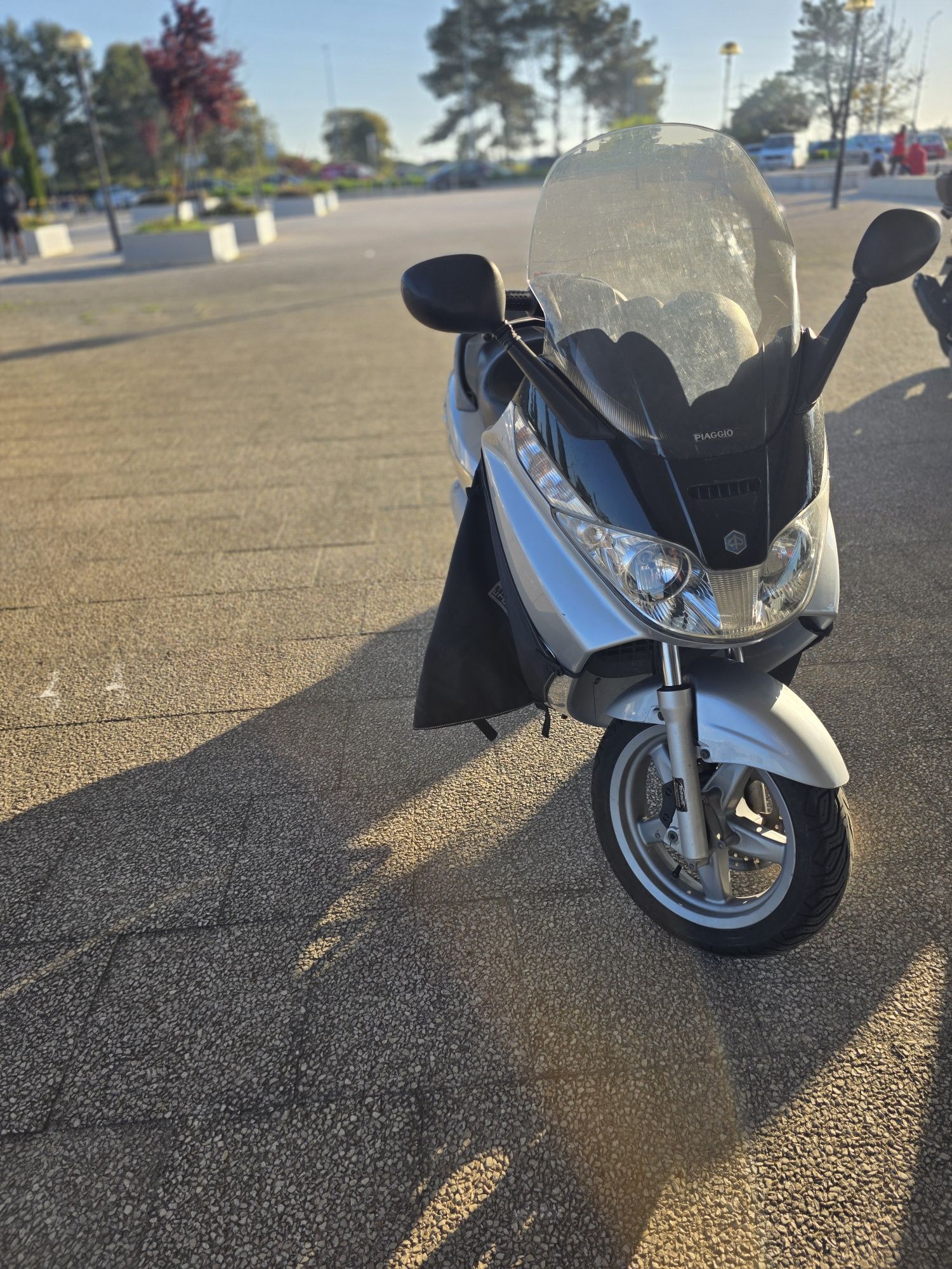 Moto Piaggio X8 200