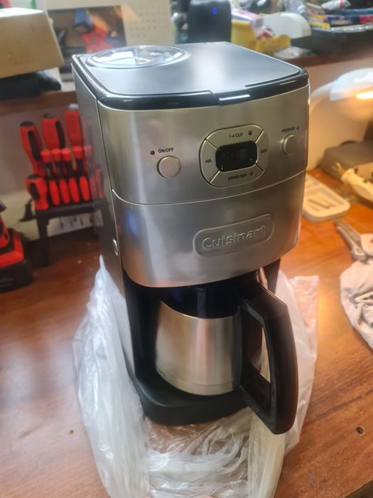 Zaparzacz do kawy automatyczny Cuisinart DGB625BCU