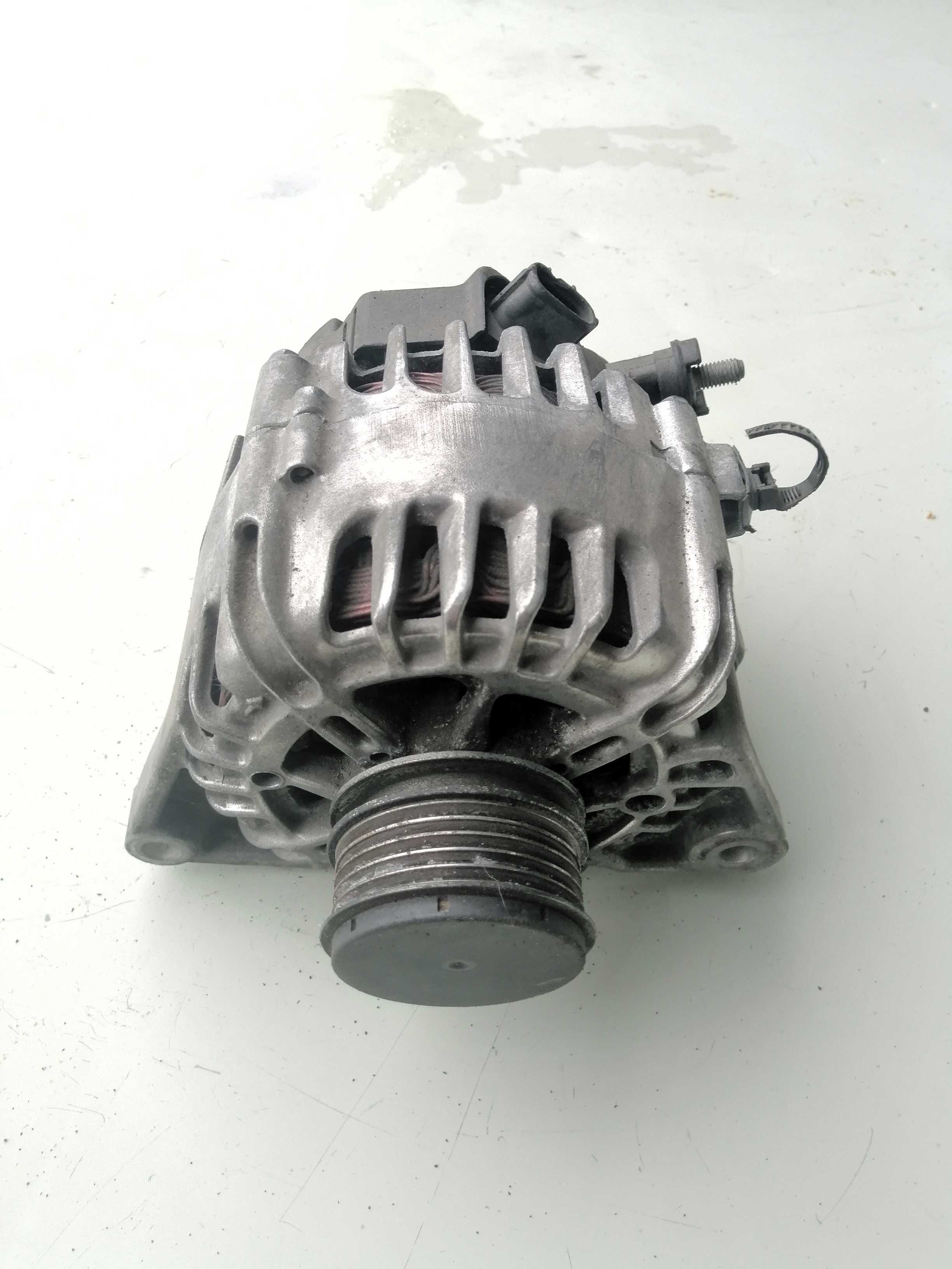 Генератор Hyundai I30 IX20 Kia Ceed Venga 1.4/1.6CRDI 120A 373002A600