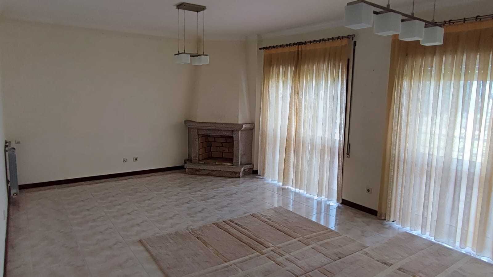 Apartamento T3+1 para alugar - Nogueira da Regedoura - Sta. Mª Feira