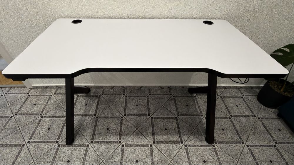 Biurko gamingowe Huzaro 5.0 – 120x60 cm, solidne, używane