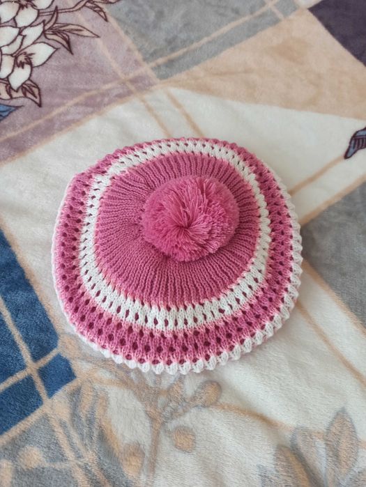 Берет дитячий в'язаний.