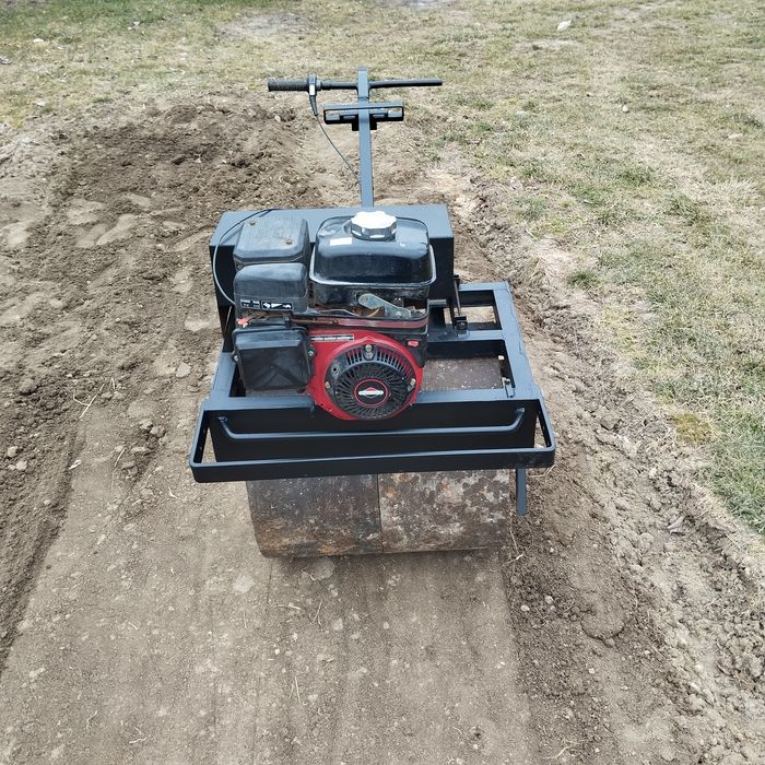 Zakładanie trawników, glebogryzarka separacyjna, walec, równiarka,