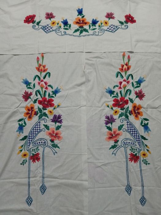 Надіконики вишиті гладдю