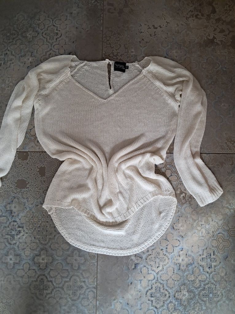 Sweter asymetryczny Reserved z apaszką