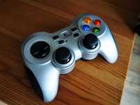 Logitech F710 bezprzewodowy gamepad z nano-odbiornikiem – idealny stan