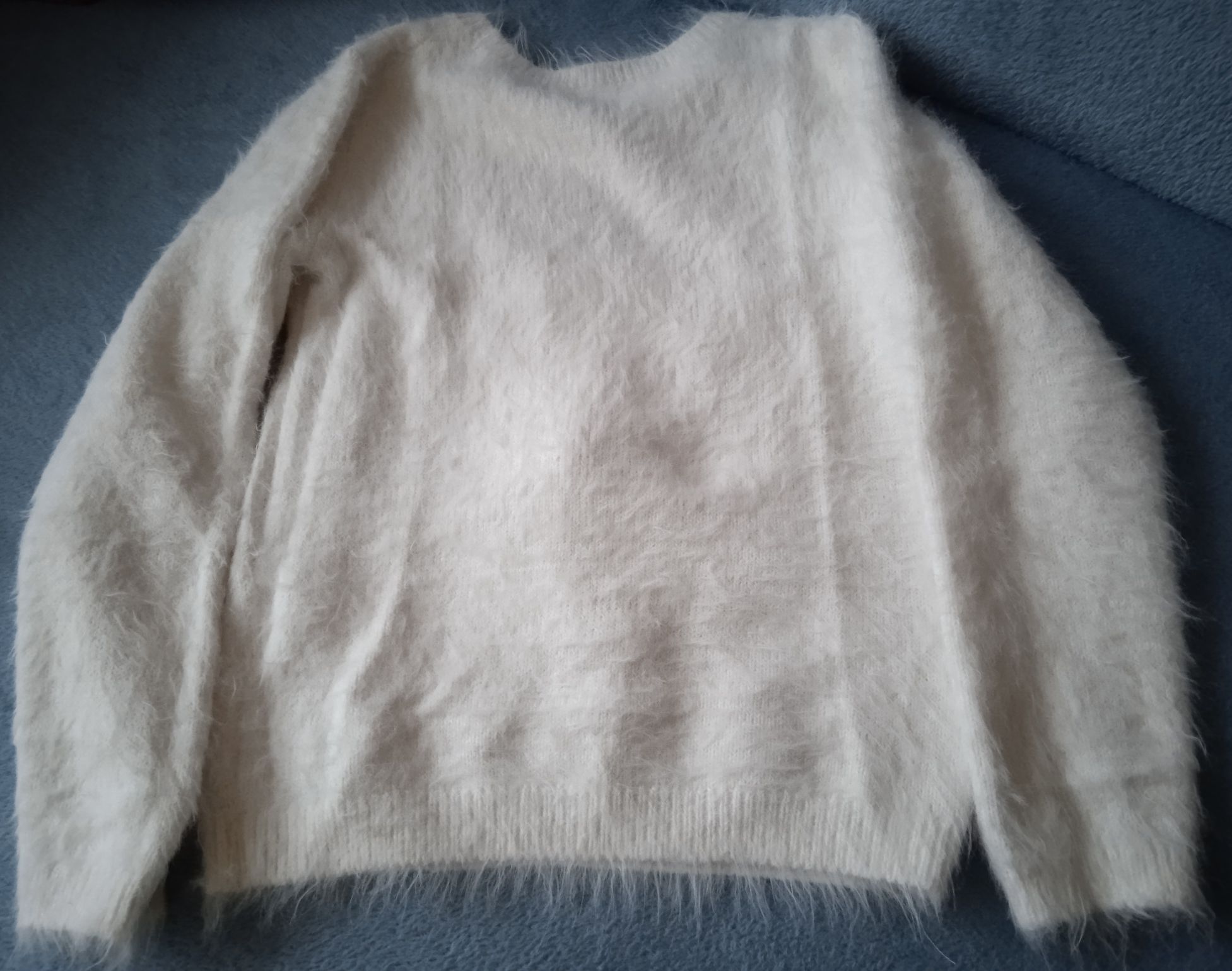 Sweter biały z reniferkiem, 8 lat jak nowy