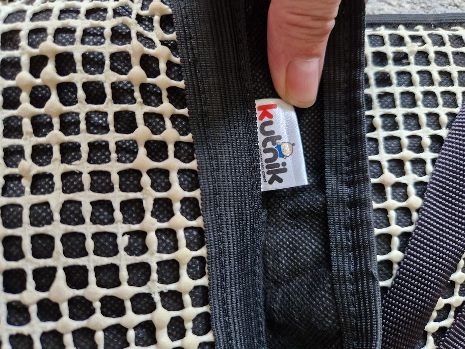 Mata ochronna na siedzenie samochodowe pod fotelik samochodowy