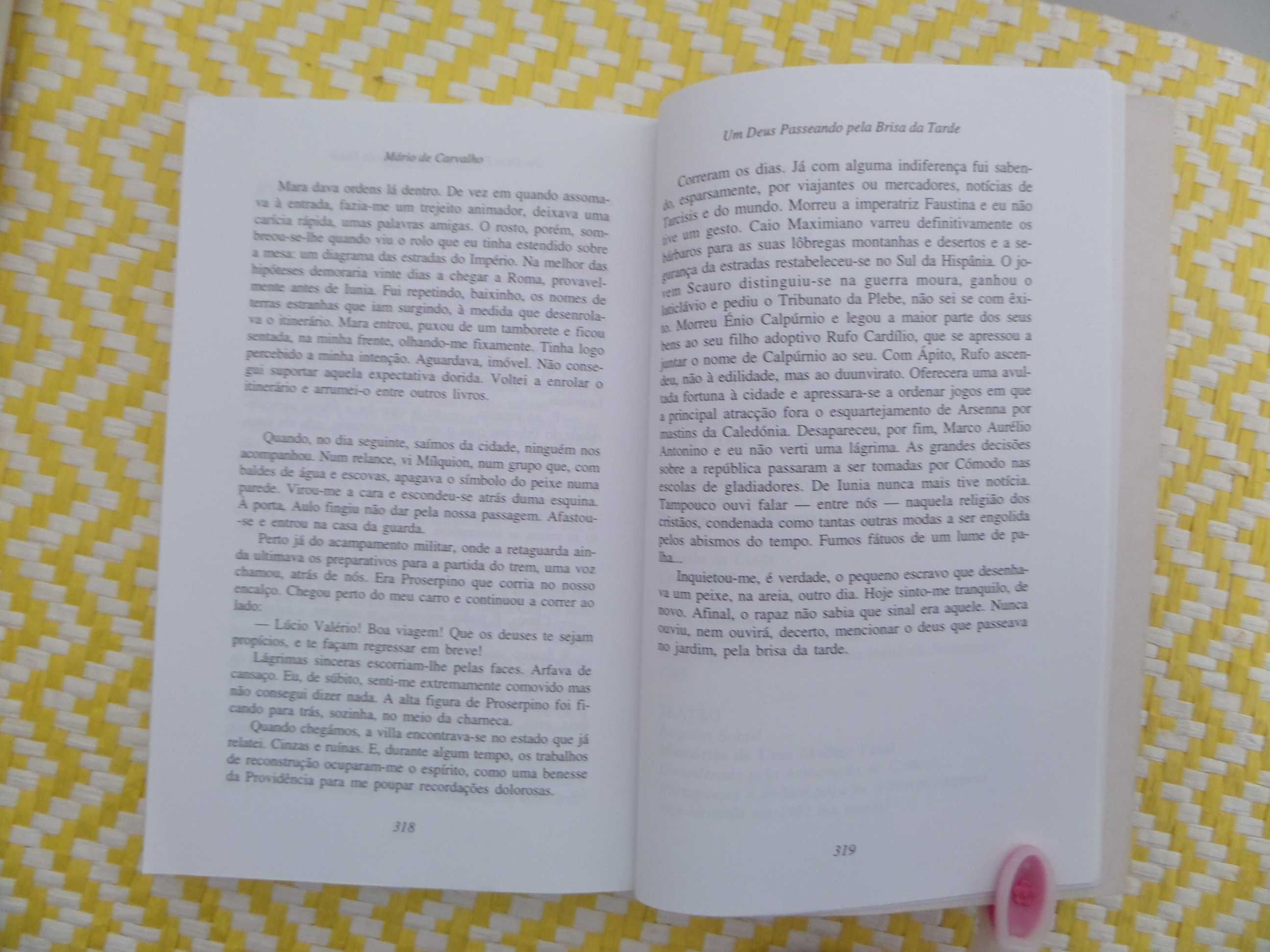 Um Deus passeando pela brisa da tarde
de Mário de Carvalho