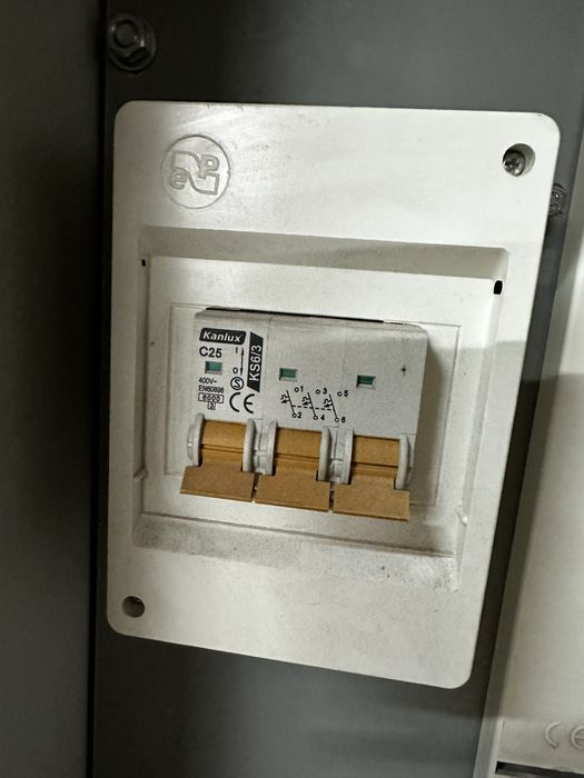 Skrzynka elektryczna zewnętrzna