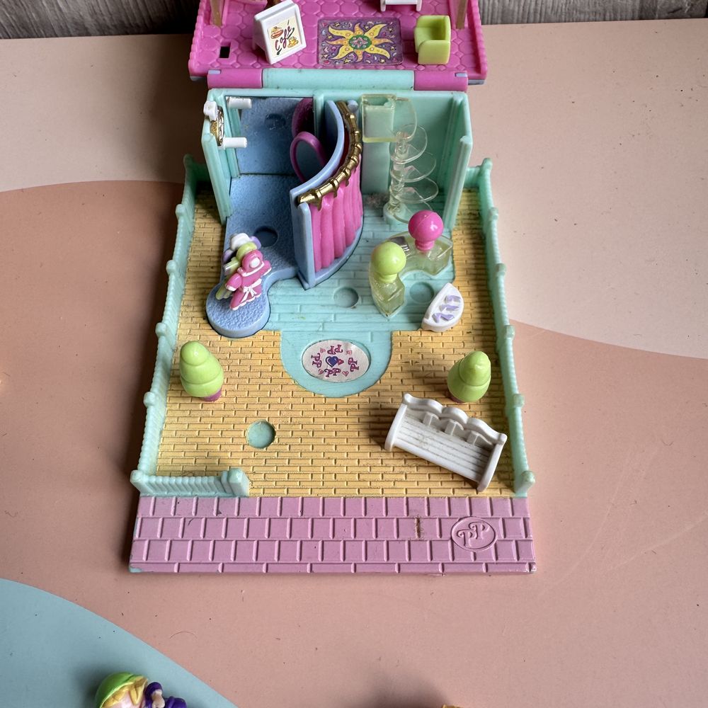 Vintage 1995 Bluebird Polly Pocket Pollyville Dress Shop