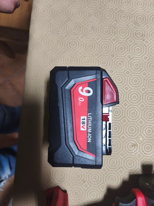 Aparafusadora de impacto Milwaukee + bateria 9Ah
