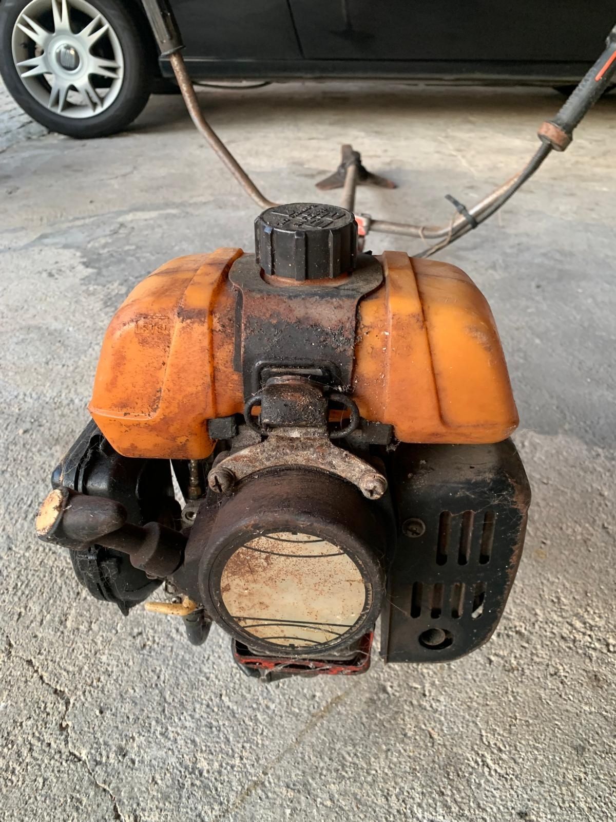 Roçadora a gasolina