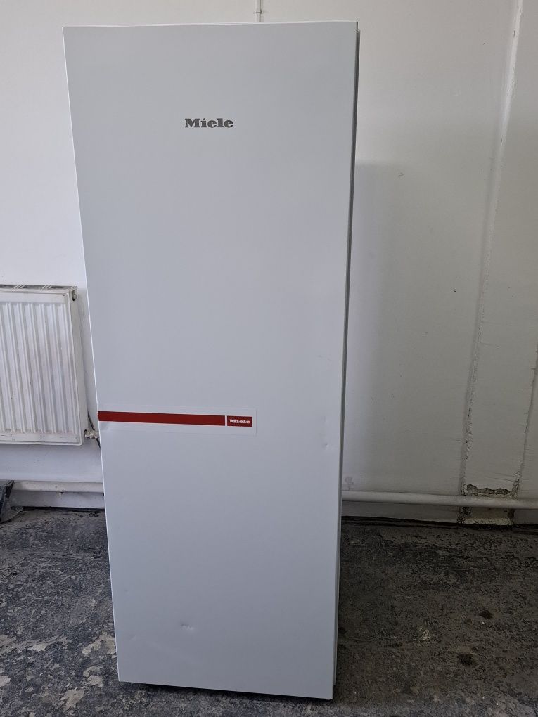 Морозильна камера Miele FN 4342 E ws 240 л