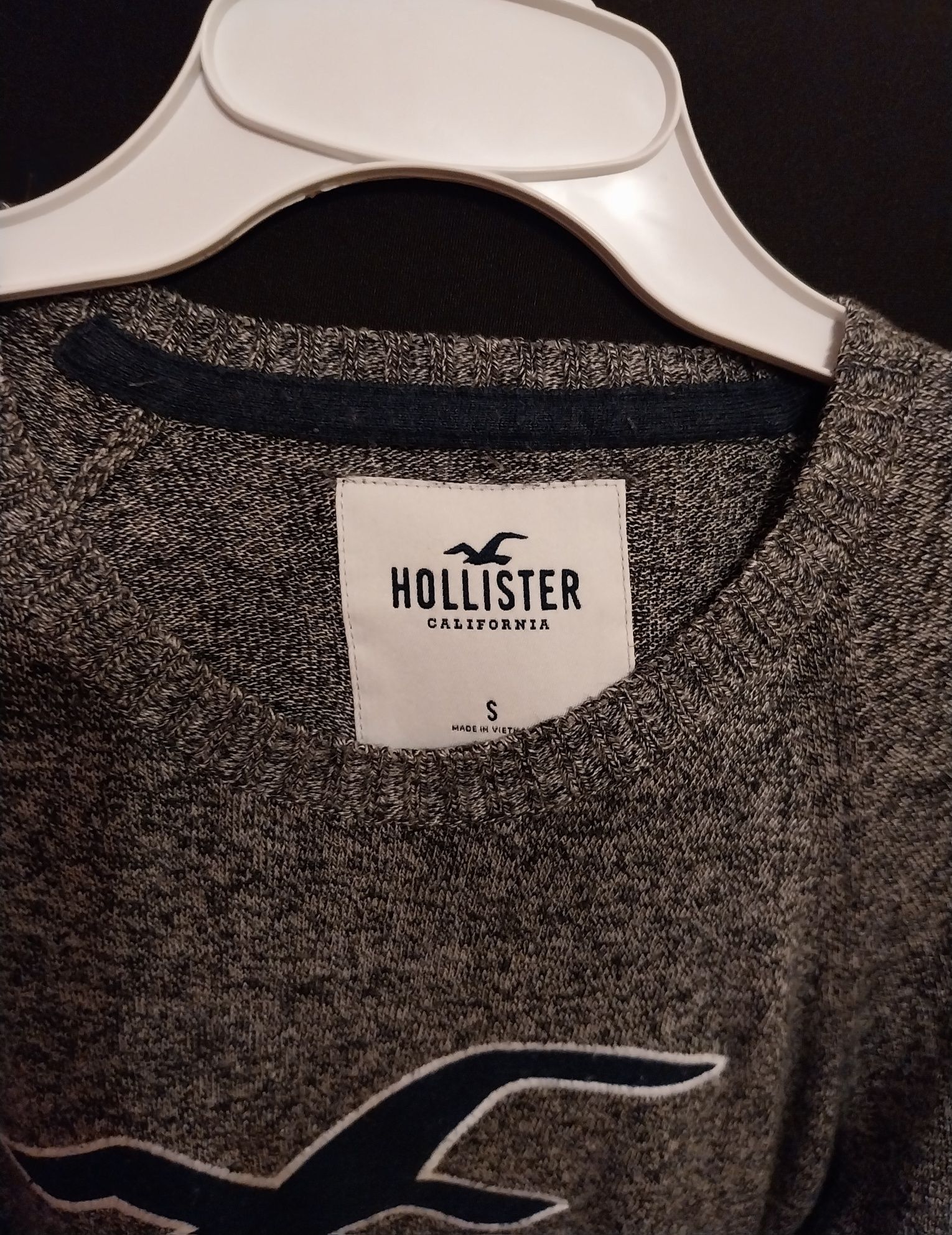 Szary sweter Hollister