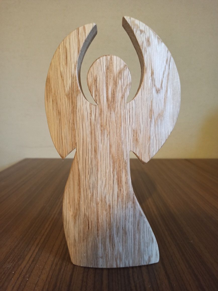 Anioł z drewna dębowego 26 cm