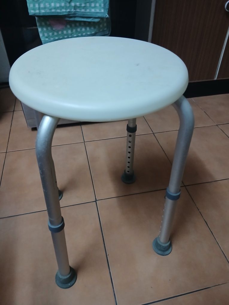 Banco para idosa
