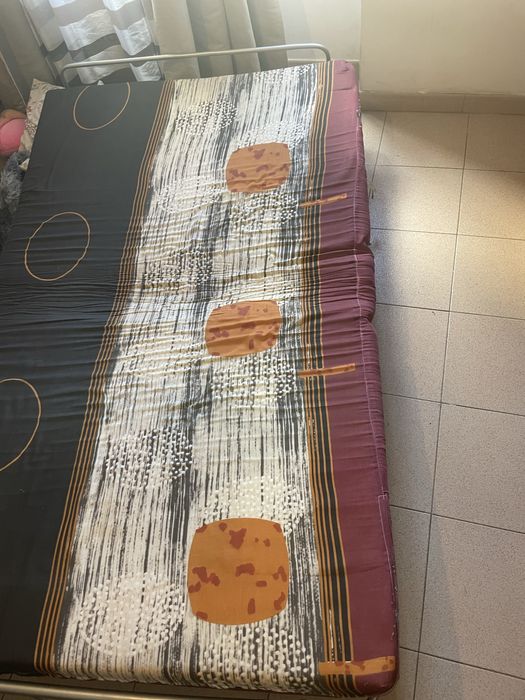 Cama dobrável com colchão