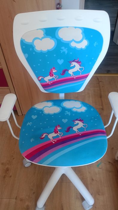 Fotel dziecięcy do biurka w koniki w bardzo dobrym stanie bardzo ładni