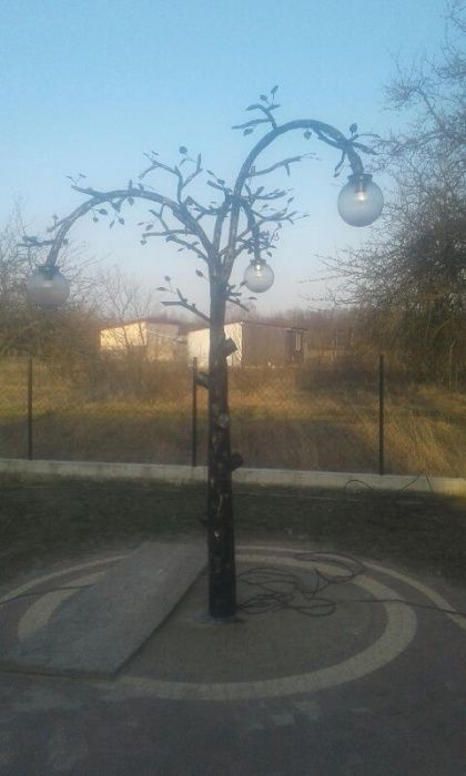 Latarnia .Lampa ogrodowa --drzewo