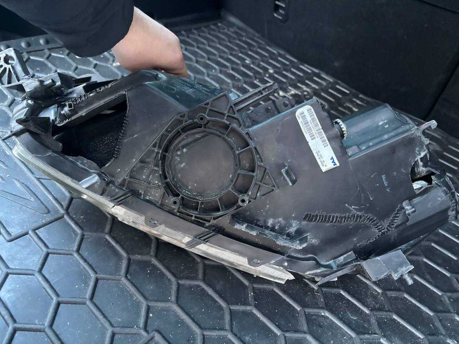 Фари передні, права ліва пошкоджені   Mazda CX-7 2010
