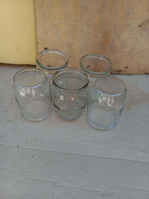 Продам банки стеклянные ёмкостью 0,5л