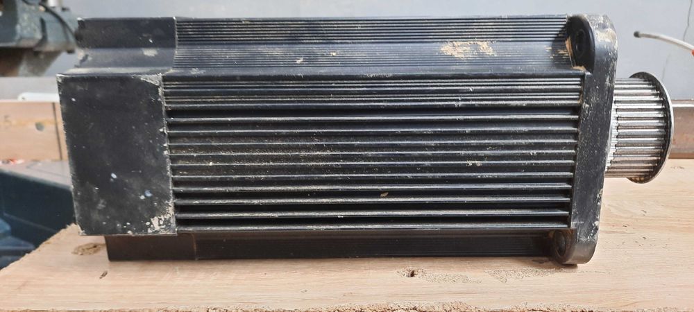 Сервопривід осі верстату R321