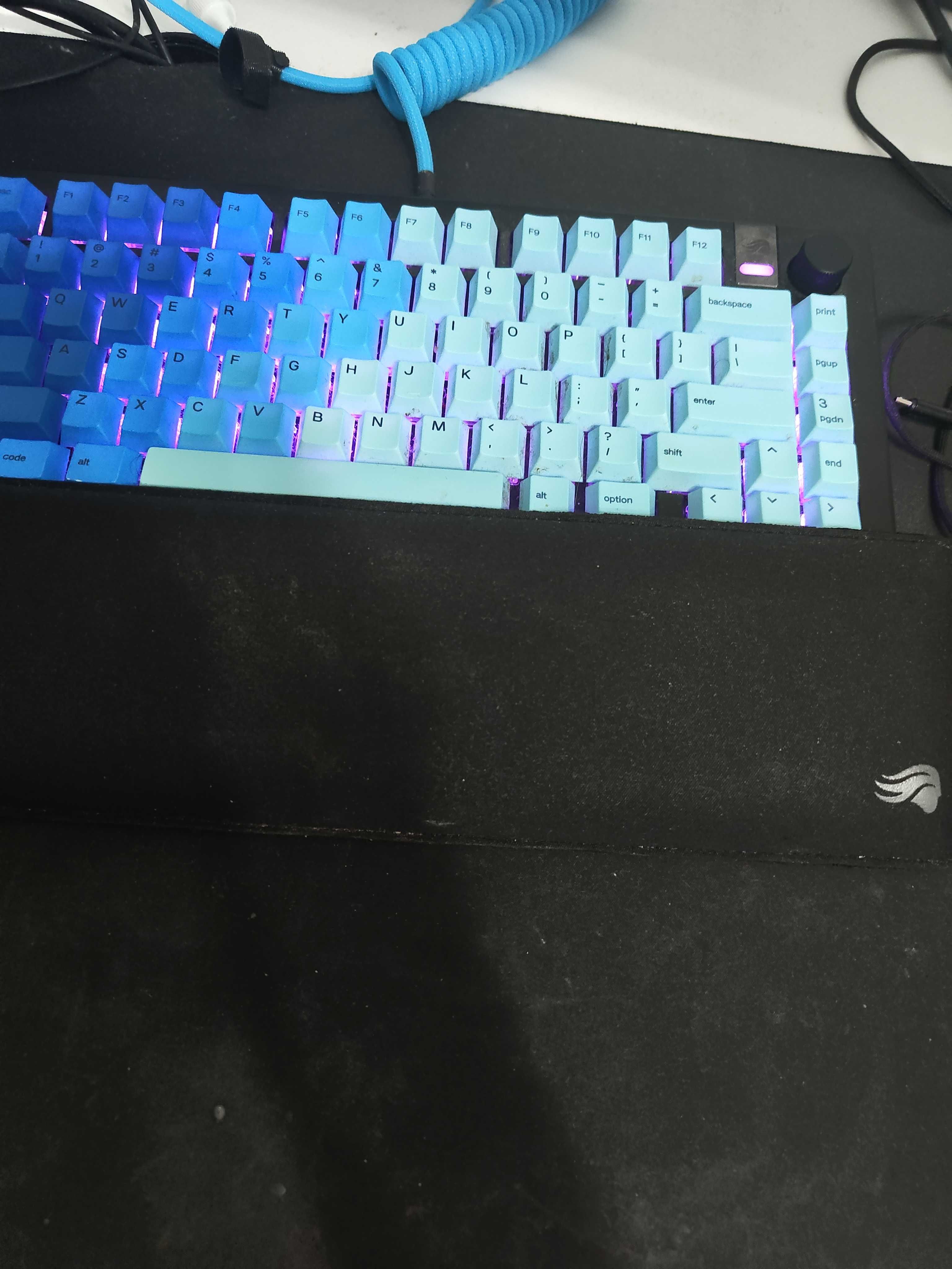 Glorious GMMK Pro 3 + Fox MX + Ocean Blue + Wrist Rest + Coiled Cable