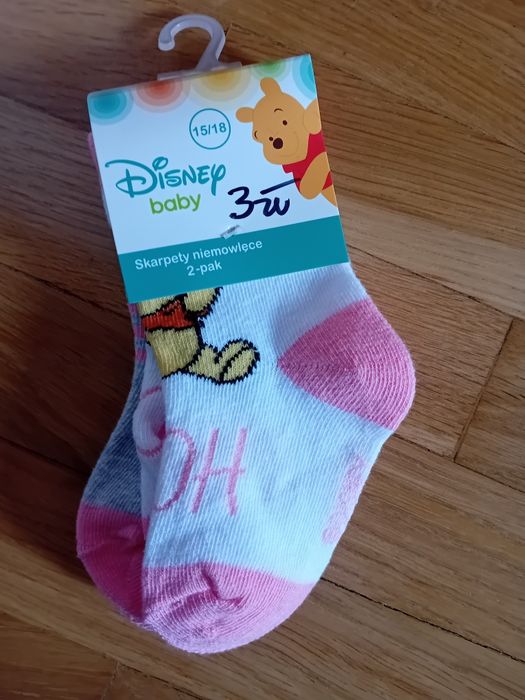 Disney dwie pary  skarpetki 15-18 kubuś puchatek  nowe