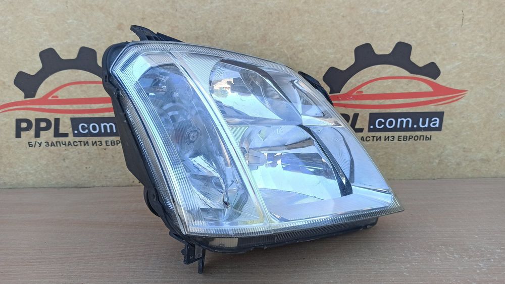 Opel Meriva A 2002-2010 Фара правая передняя 93294338