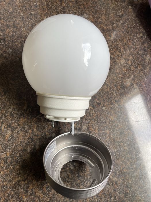 Lampa sufitowa Ikea do łazienki kula