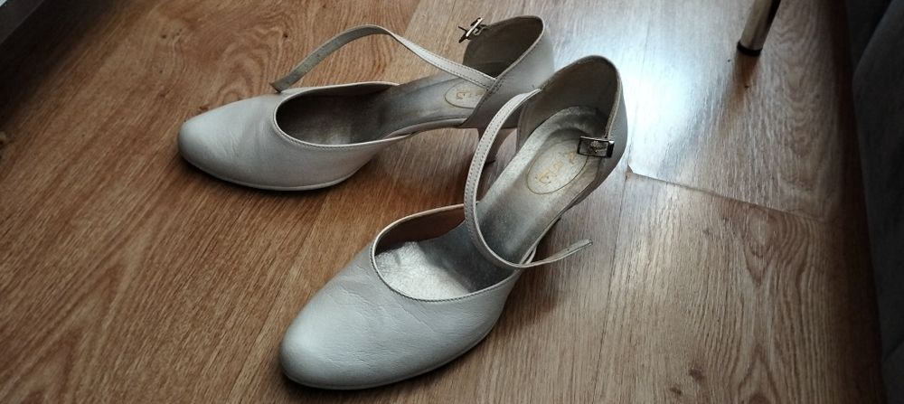 Buty ślubne białe