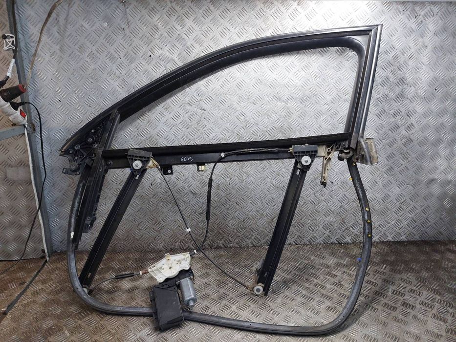 MECHANIZM PODNOŚNIK SZYBY LEWY PRZÓD RAMKA AUDI A4 B6 8E1959801B